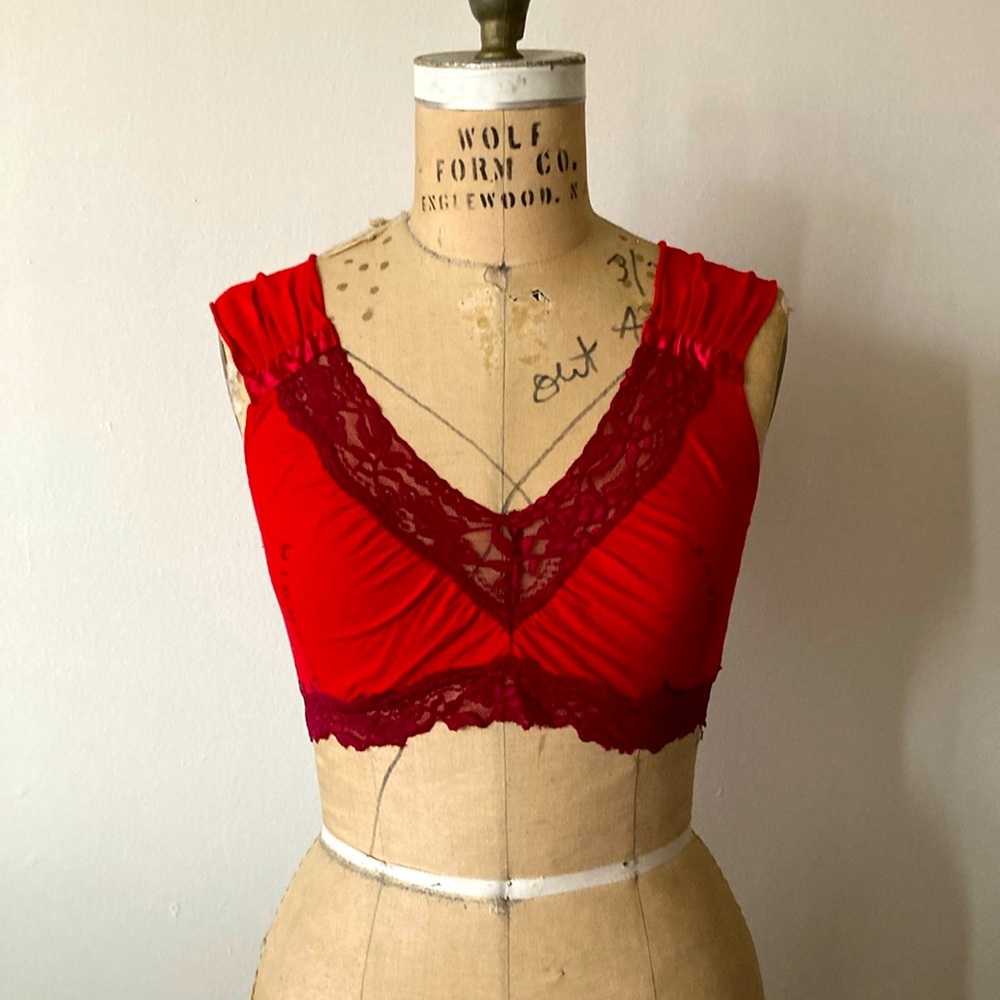 Super Lucky Cat One-of-a-Kind Savannah Georgia Crop Top | Small | Lace V Neck